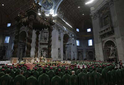 La basilique Saint-Pierre du Vatican le 25 octobre 2009 à l'occasion de la dernière journée du Synode pour l'Afrique.