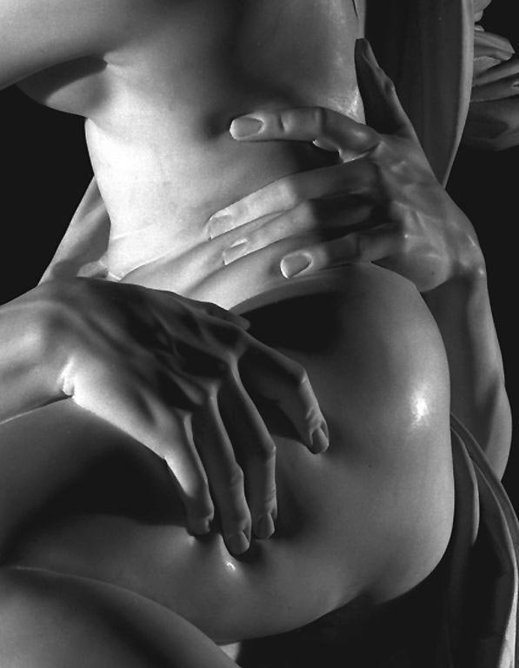 Bernin : L’enlèvement de Proserpine (1621), reprise en photo avec une admiration pour ce « rendu de la main et la sensualité qui s’en dégage »